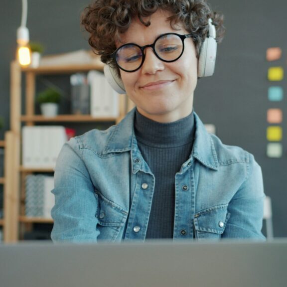 person with headphones listening to bilateral music for brainspotting